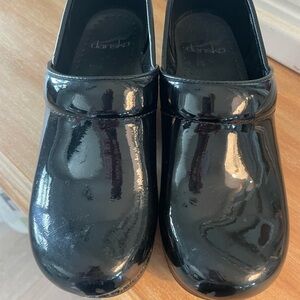 Dansko  women’s black  clogs